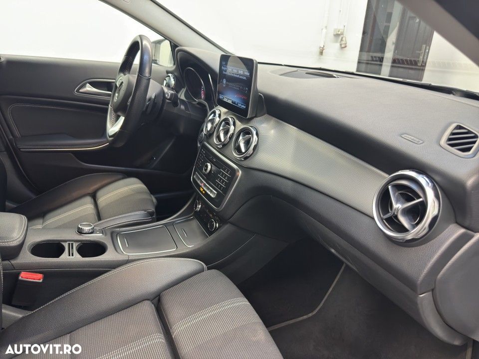 Mercedes-Benz GLA - 13