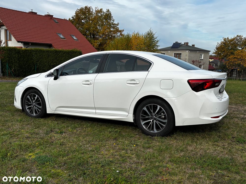 Toyota Avensis 2017 photo 5