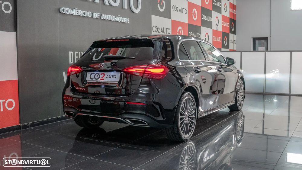 Mercedes-Benz A 250 e AMG Line - 4