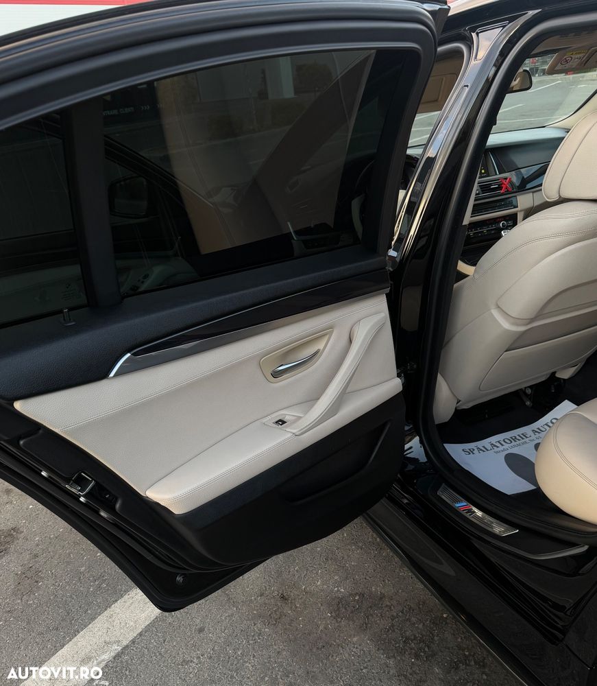 BMW Seria 5 530d xDrive AT - 24