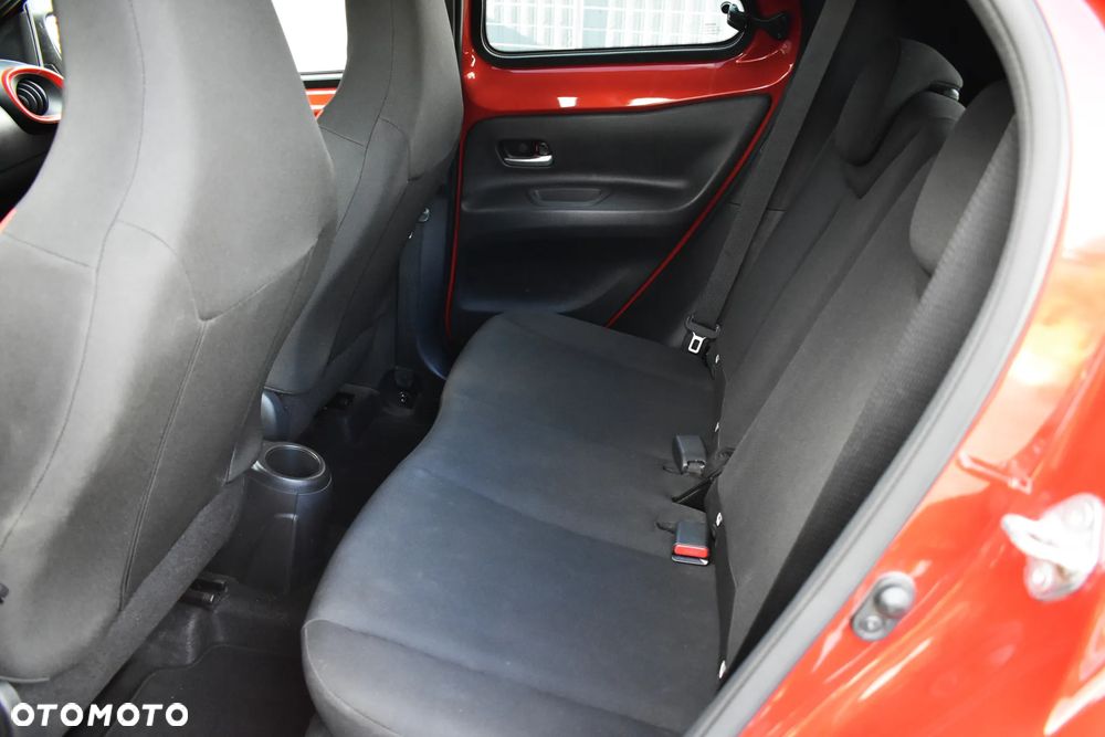 Toyota Aygo x.shift x-play connect - 9