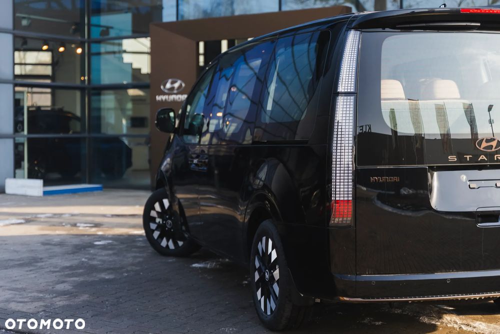 Hyundai Staria 1.6 T-GDI HEV Luxury - 7