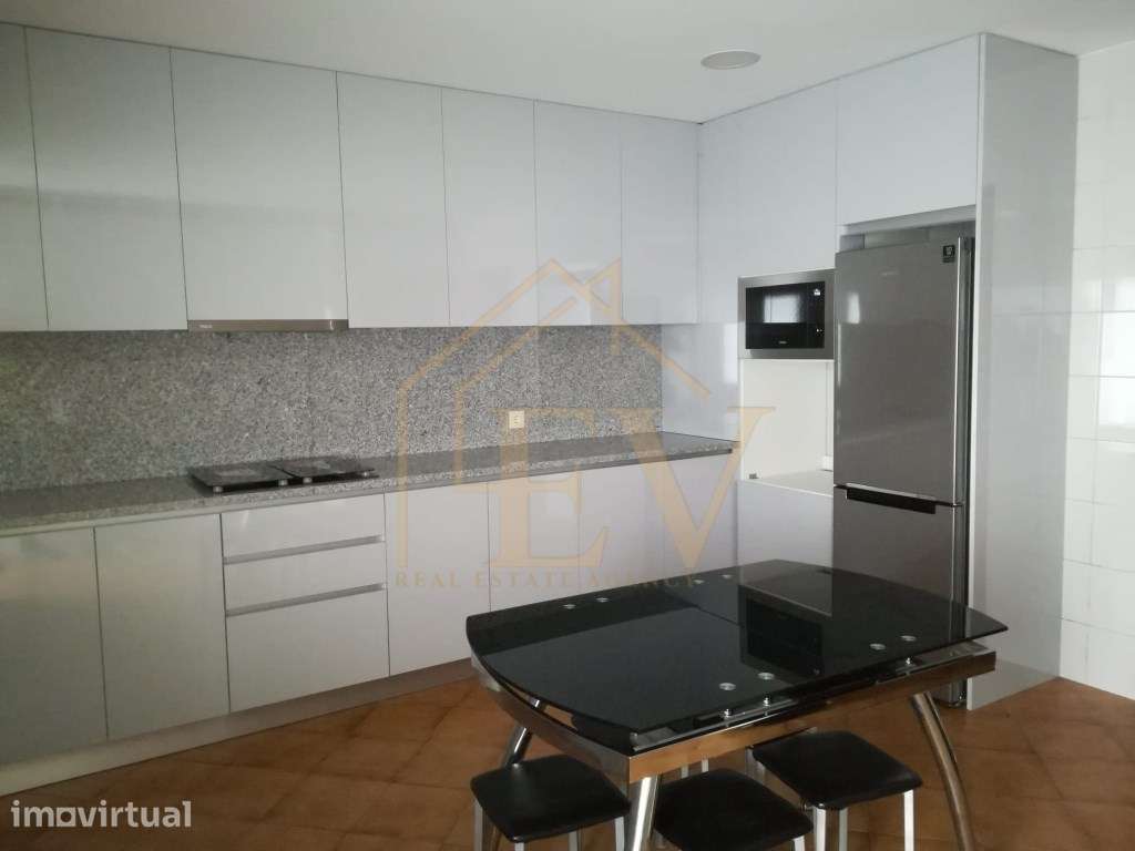 Moradia Bi-Familiar em Fermentões I Guimarães - Grande imagem: 5/30