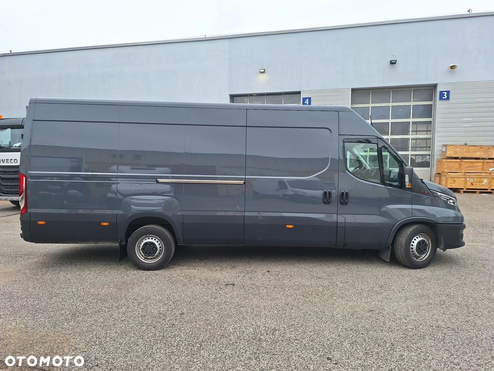Iveco Daily 35S18 furgon 16m max długi Hak 3,5t Ledy Kamera Sklejka - 8