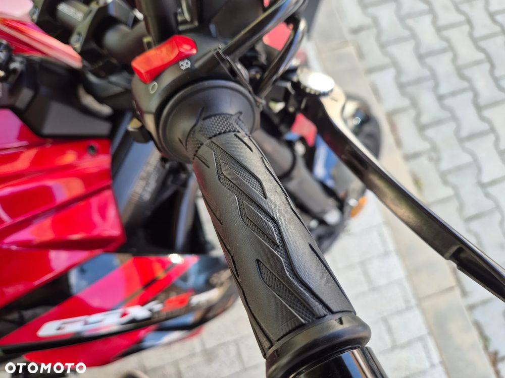 Suzuki GSX - 26