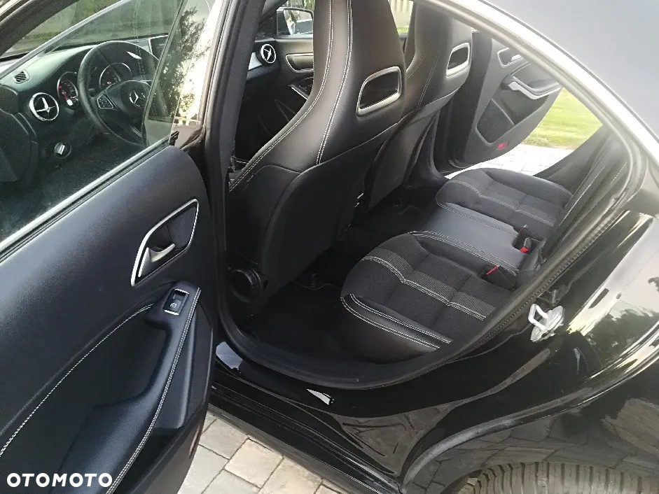 Mercedes-Benz CLA 180 AMG Line - 11
