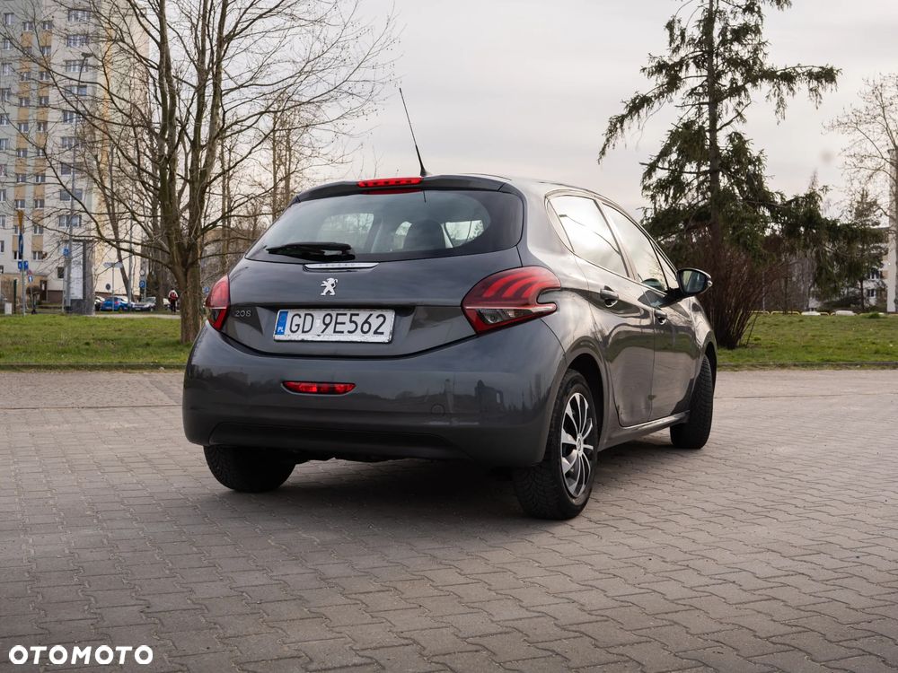 Peugeot 208 - 8