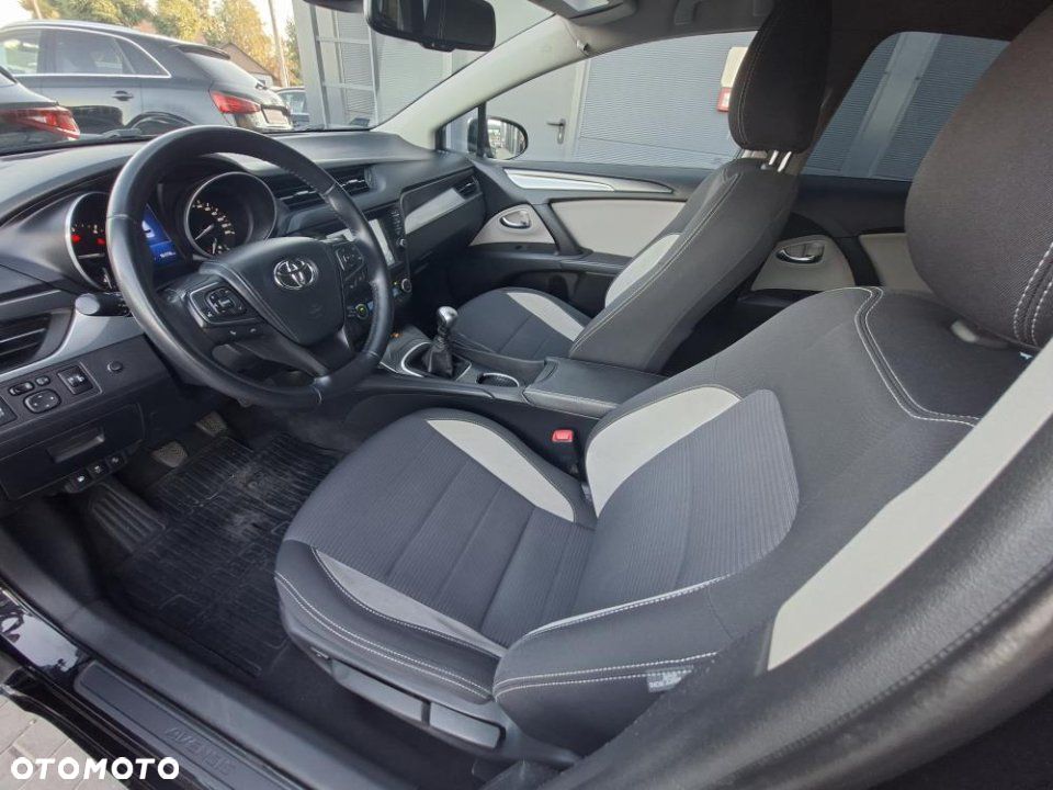 Toyota Avensis - 10