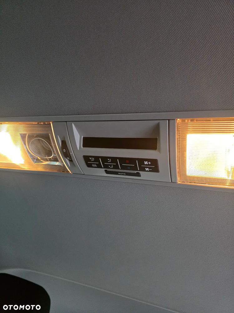 Volkswagen Caravelle 2.0 TDI L2 Highline - 4