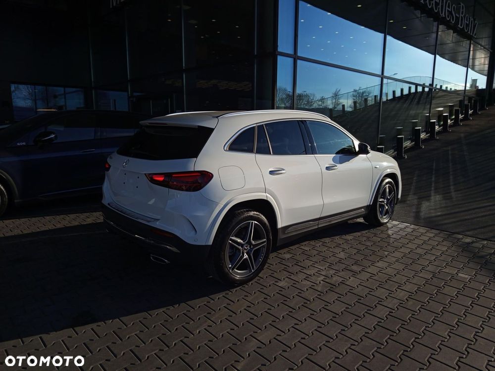Mercedes-Benz GLA - 5