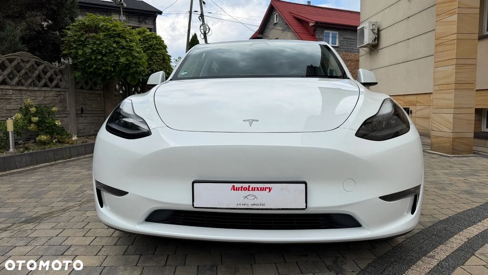 Tesla Model Y Long Range AWD - 9