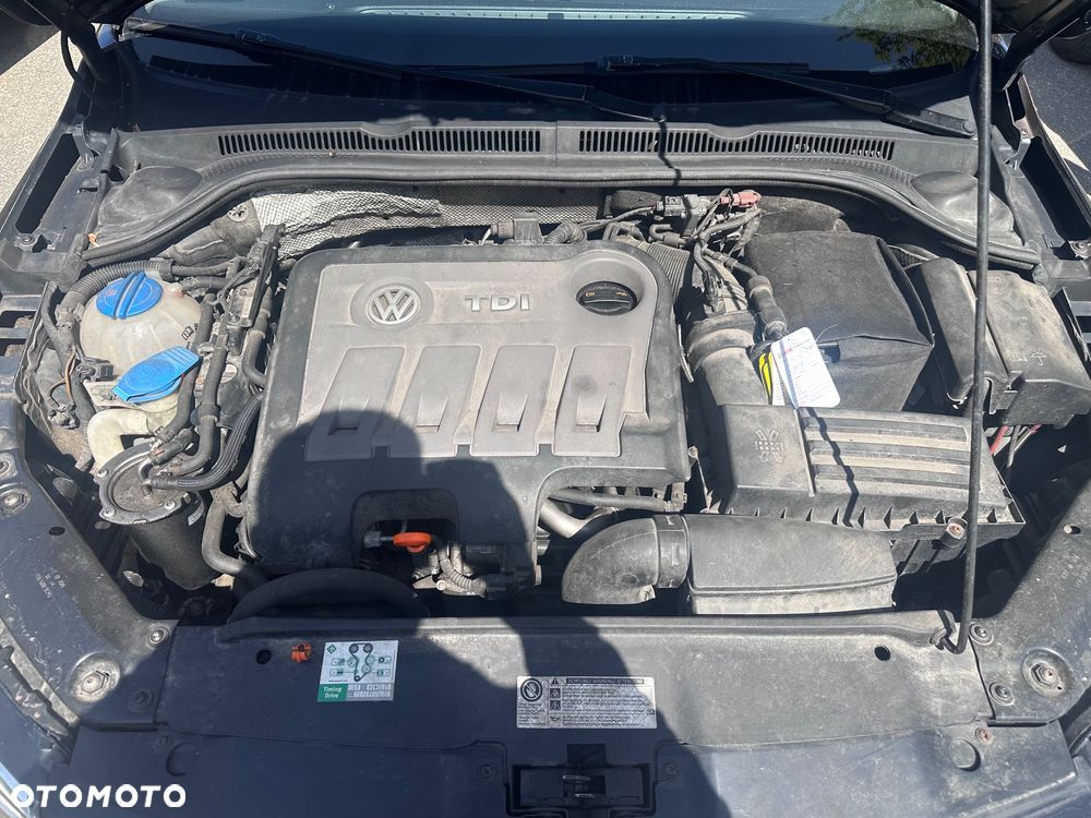 Volkswagen Jetta 2.0 TDI Highline - 12