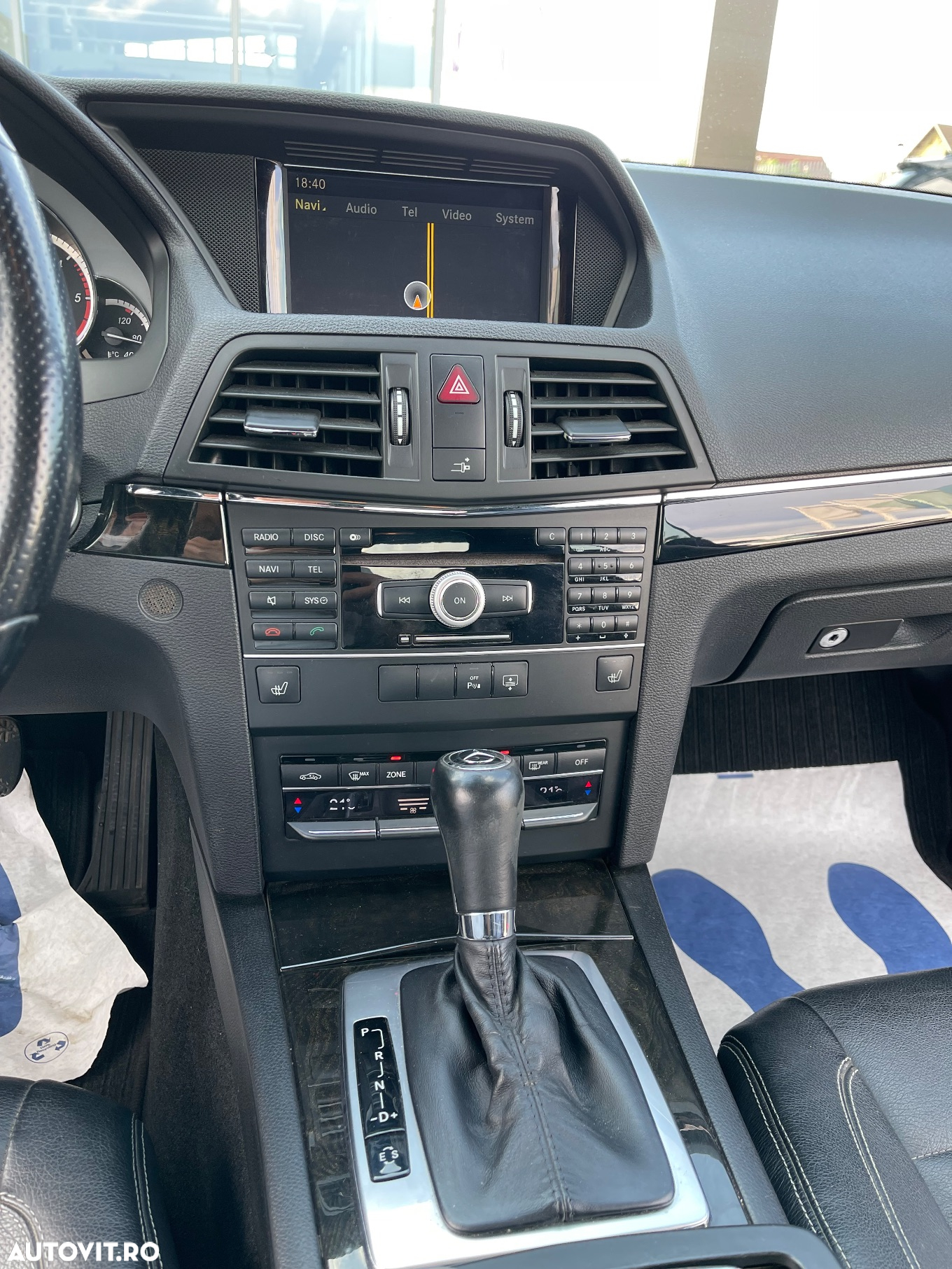 Mercedes-Benz E 220 CDI DPF Coupe BlueEFFICIENCY 7G-TRONIC Elegance - 11