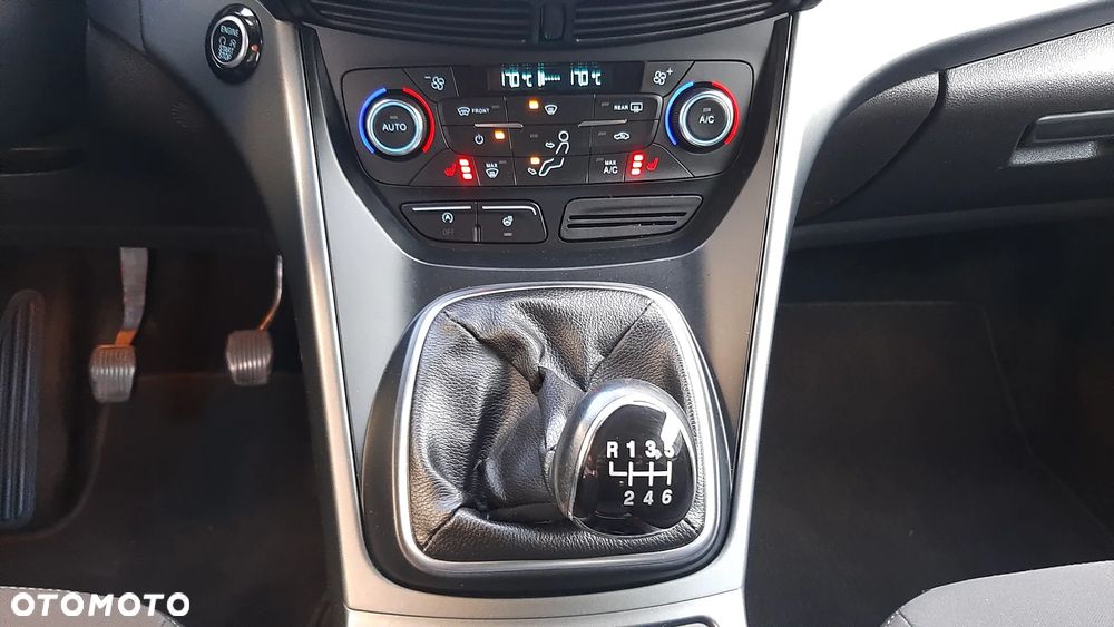 Ford Kuga 1.5 EcoBoost 2x4 Titanium - 21
