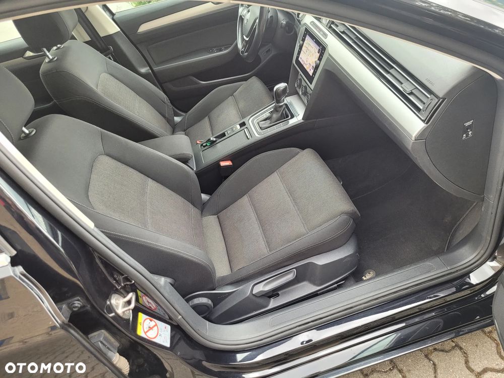 Volkswagen Passat 2.0 TDI SCR DSG Comfortline - 9