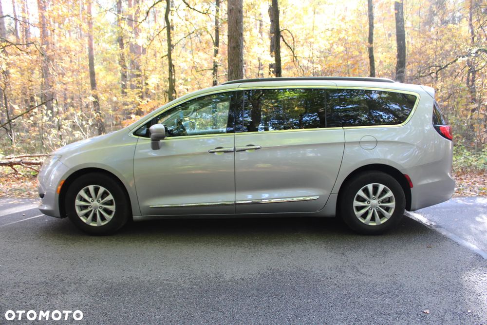 Chrysler Pacifica - 6