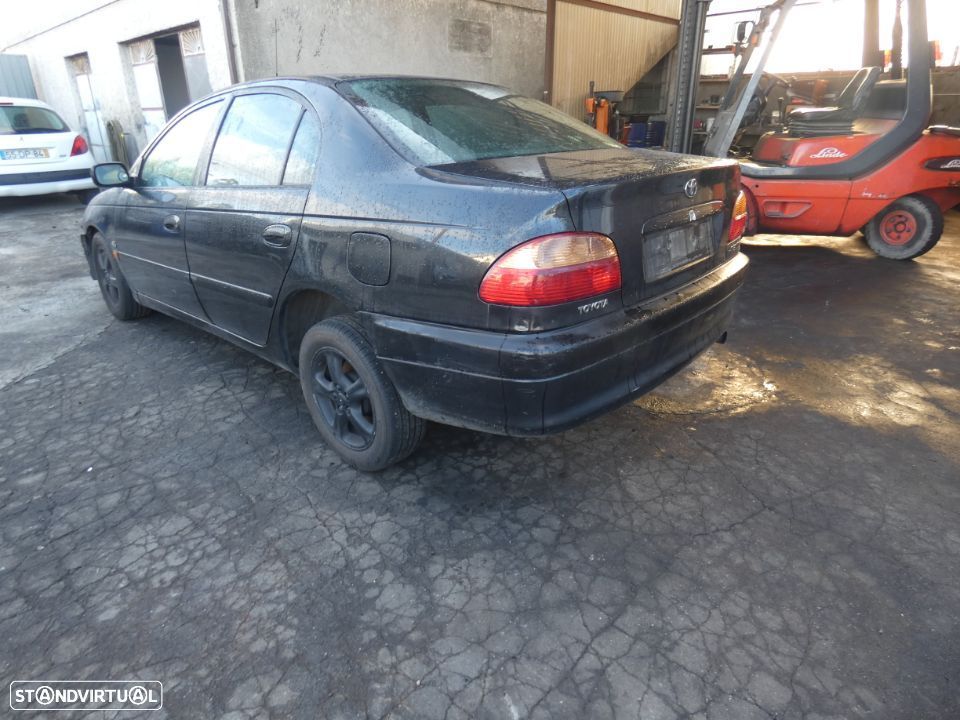 Toyota Avensis de 2002 para peças - 1