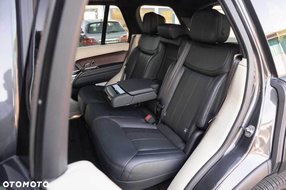 Land Rover Range Rover D300 HSE - 34