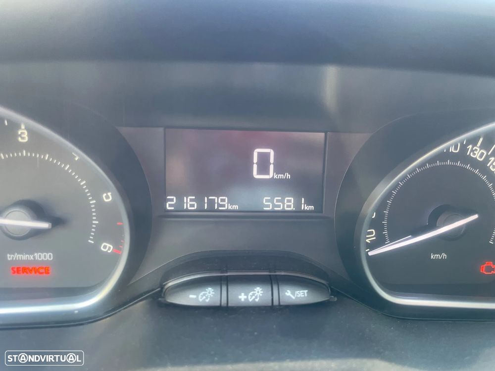 Peugeot 208 1.6 BlueHDi Style - 1