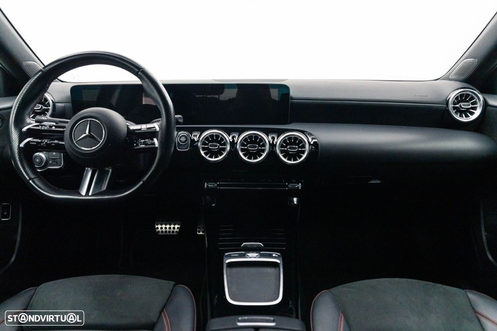 Mercedes-Benz A 250 Limousine e AMG Line - 14