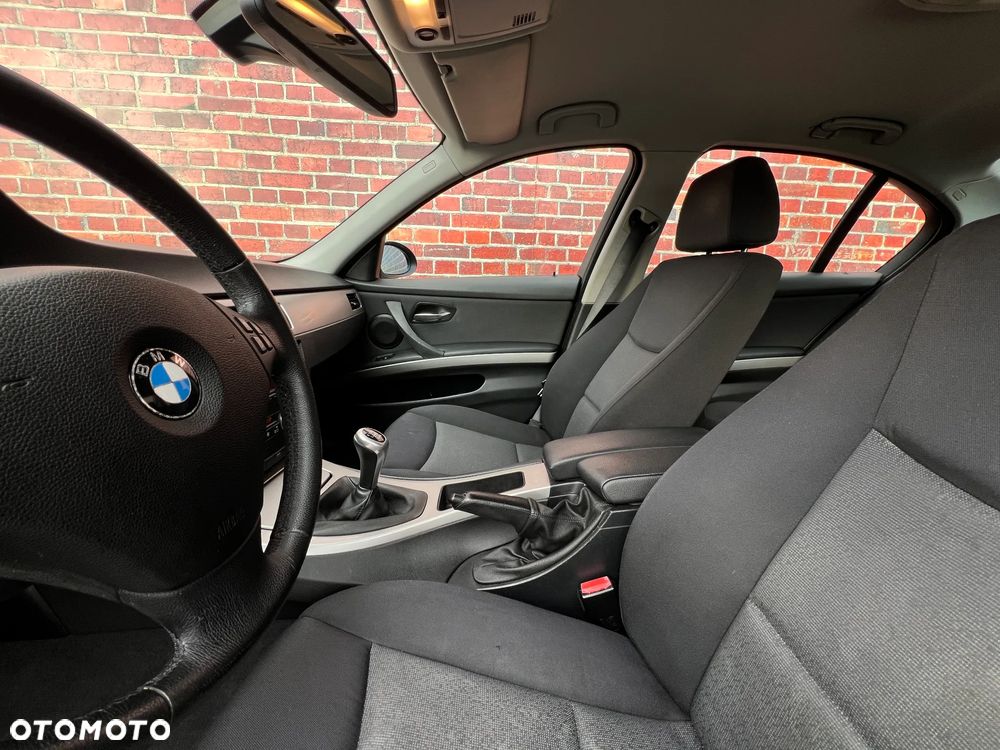 BMW Seria 3 318i - 12