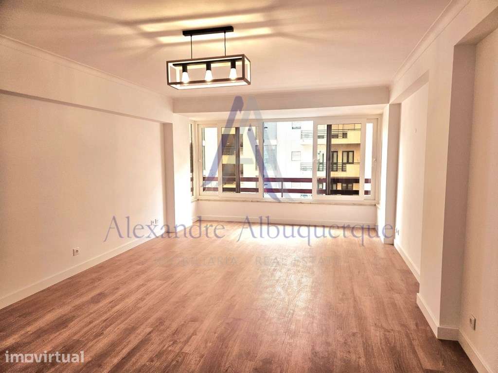 Apartamento T3 Totalmente Remodelado com parqueamento e arrecadação... - Grande imagem: 3/31