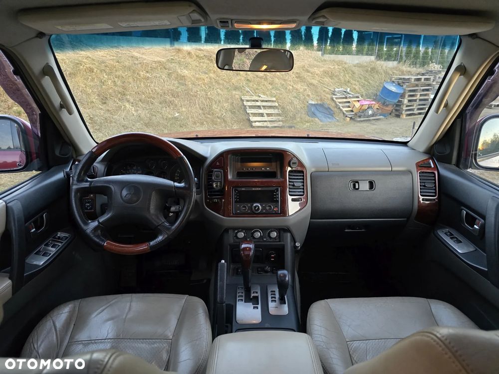 Mitsubishi Montero - 24