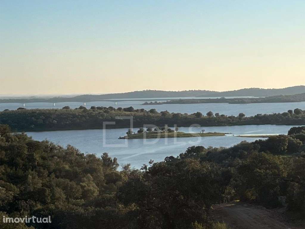 Terreno com projeto aprovado para moradia T5 em Reguengos de Monsaraz - Grande imagem: 2/10