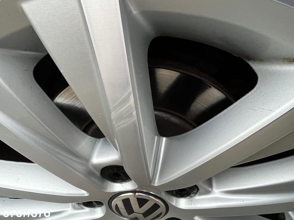 Volkswagen Golf 1.6 TDI DPF Style - 23