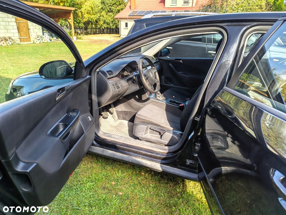Volkswagen Passat 2.0 TDI DPF BlueMot Comfortline - 13
