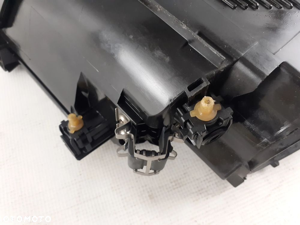 Volvo C70 06-10r Lampa prawa xenon - 5