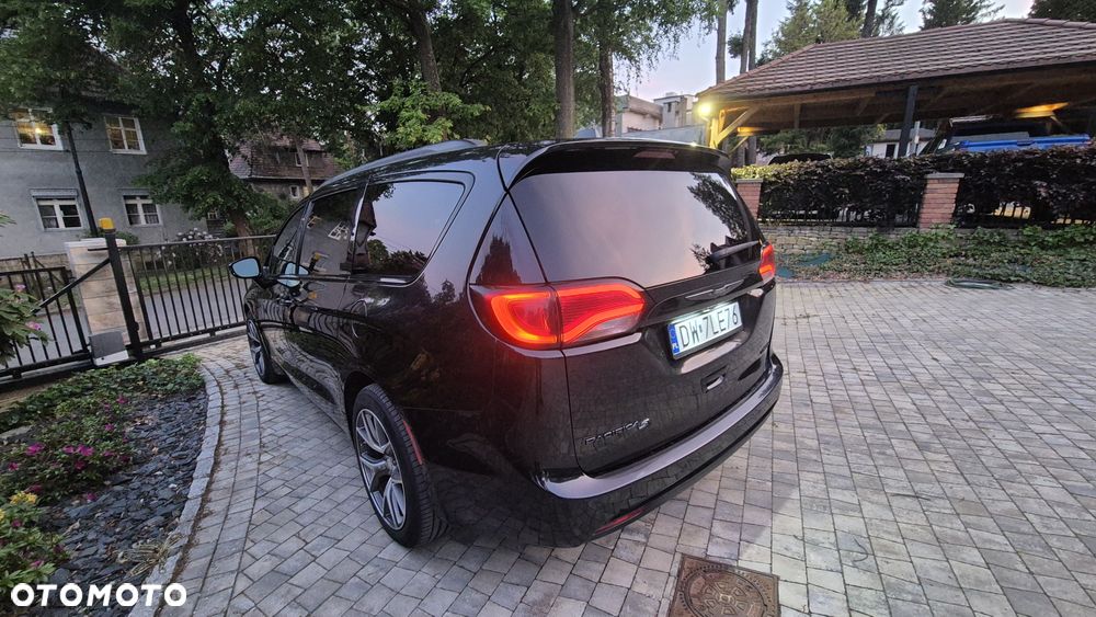 Chrysler Pacifica - 5
