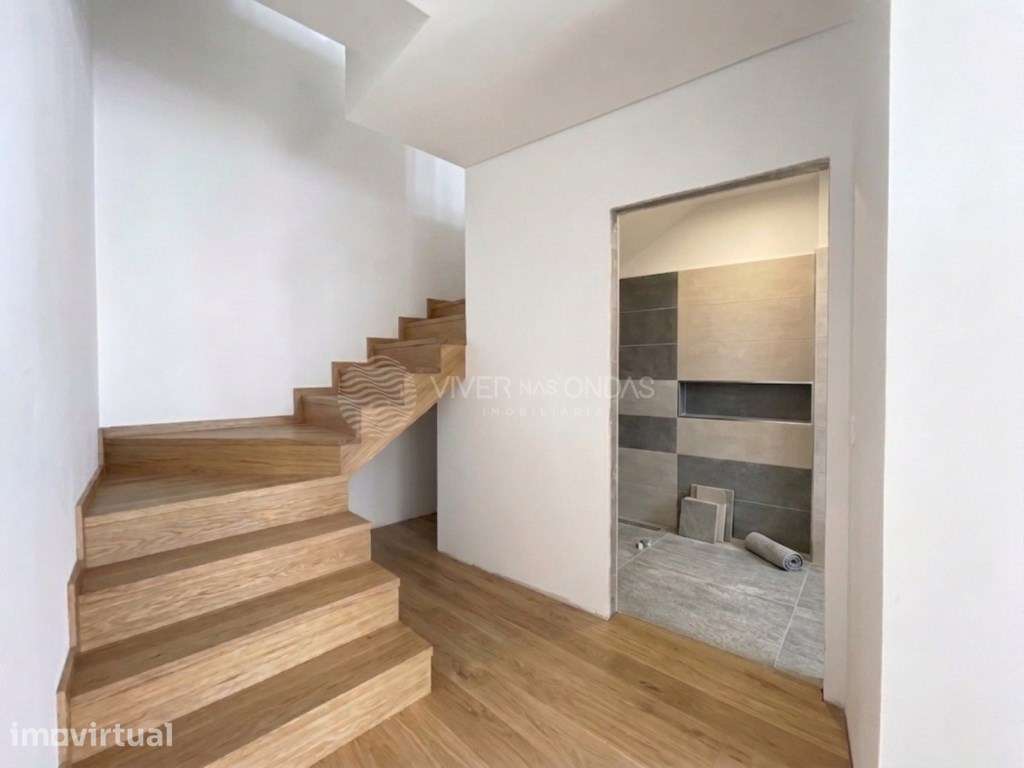 T2 Duplex c/ duas varandas no coração da Costa da Caparica. - Grande imagem: 3/67