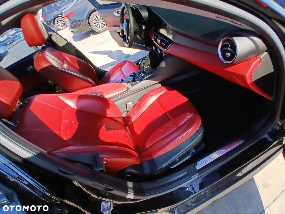 Alfa Romeo Giulia 2.0 Turbo 16V AT8 Veloce - 17