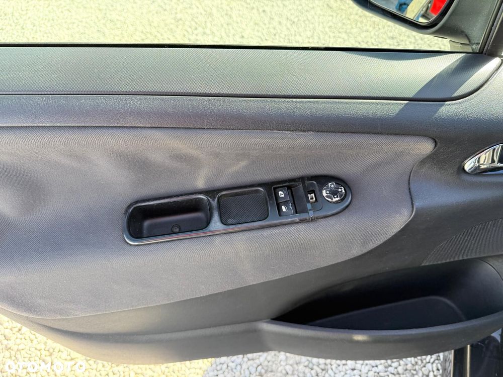 Peugeot 207 1.6 HDi - 15