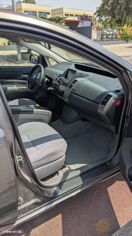 Toyota Prius 1.5 VVT-i HSD Sol - 14