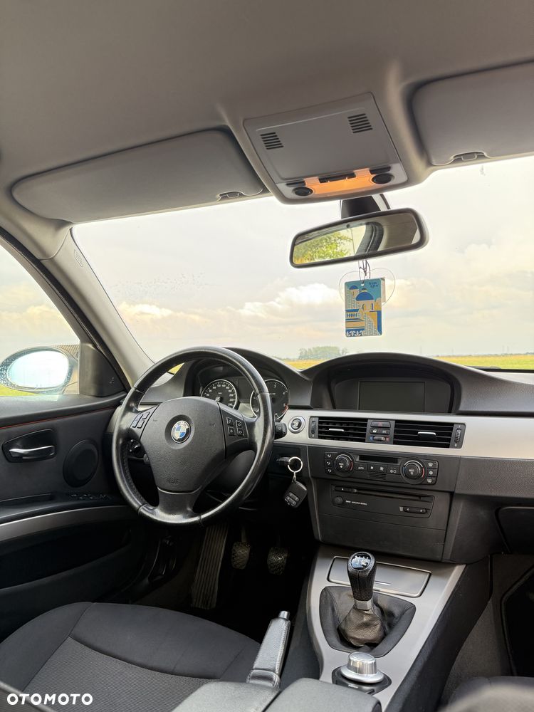 BMW Seria 3 318d - 14