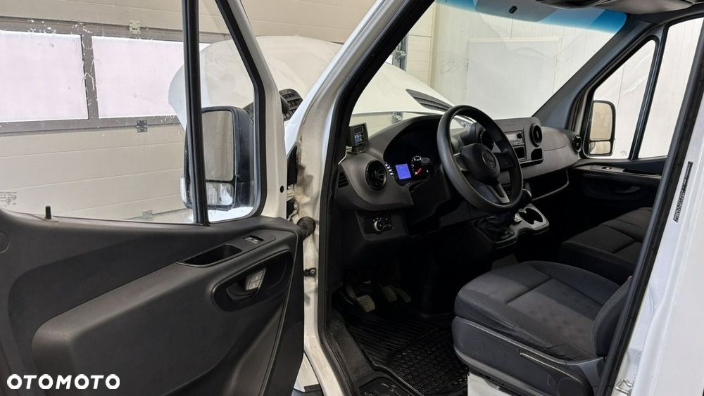 Mercedes-Benz Sprinter - 9