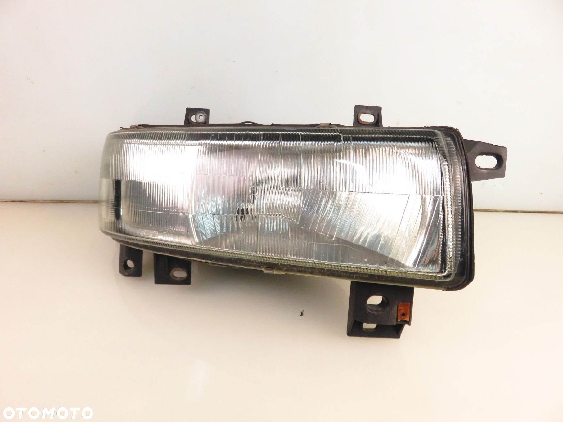 LAMPA PRAWA PRZEDNIA OPEL MOVANO A (X70) - 2