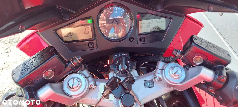 Honda VFR - 12
