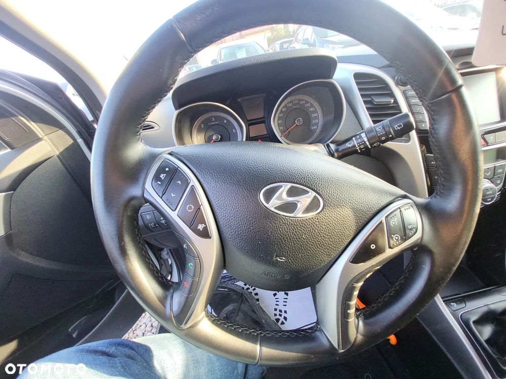 Hyundai i30 blue Kombi 1.6 CRDi Premium - 24