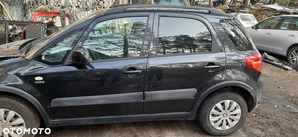 SUZUKI SX 4 SX4 FIAT SEDICI 1.9 DDIS Części Blacharskie i mechaniczne Szyba przód , Skrzynia biegów 79JA Napęd na przód Turbosprężarka 55205475 - 1
