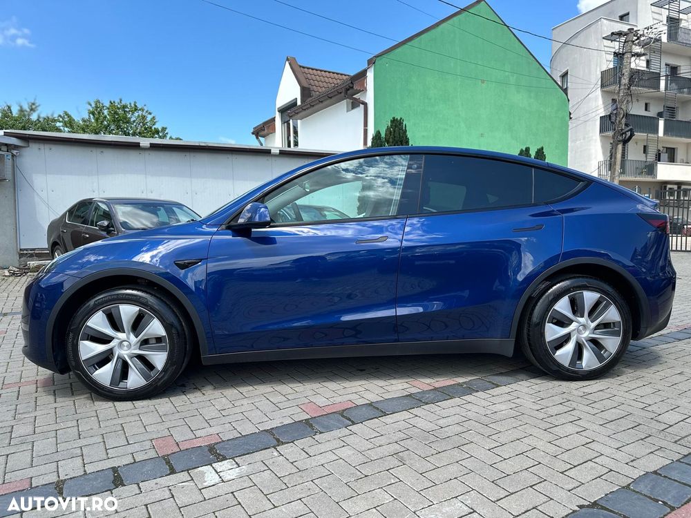 Tesla Model Y Long Range Dual Motor AWD - 17