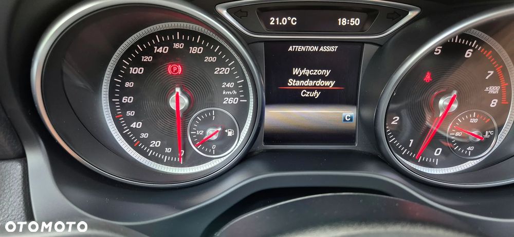 Mercedes-Benz CLA 180 AMG Line - 23
