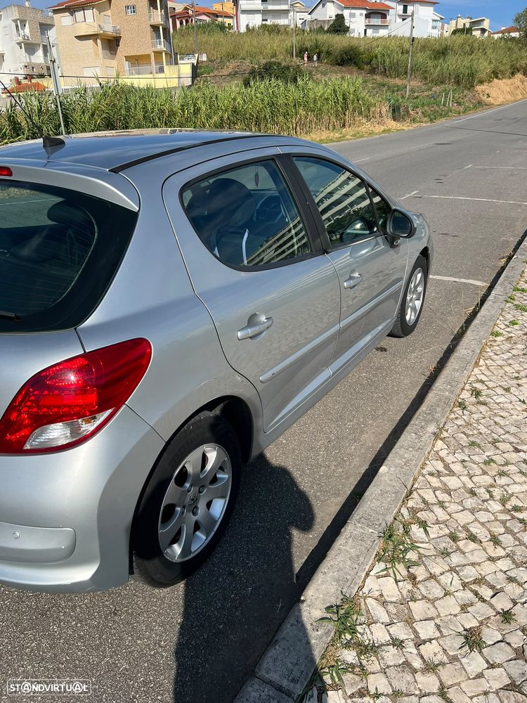 Peugeot 207 1.4 16V Active - 11
