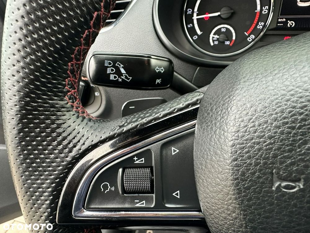 Skoda Octavia 2.0 TDI DSG RS - 22