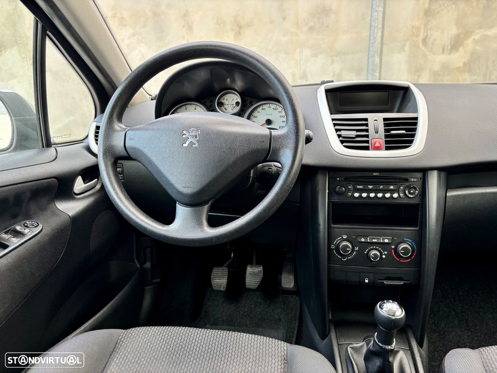 Peugeot 207 1.4 16V Trendy - 22