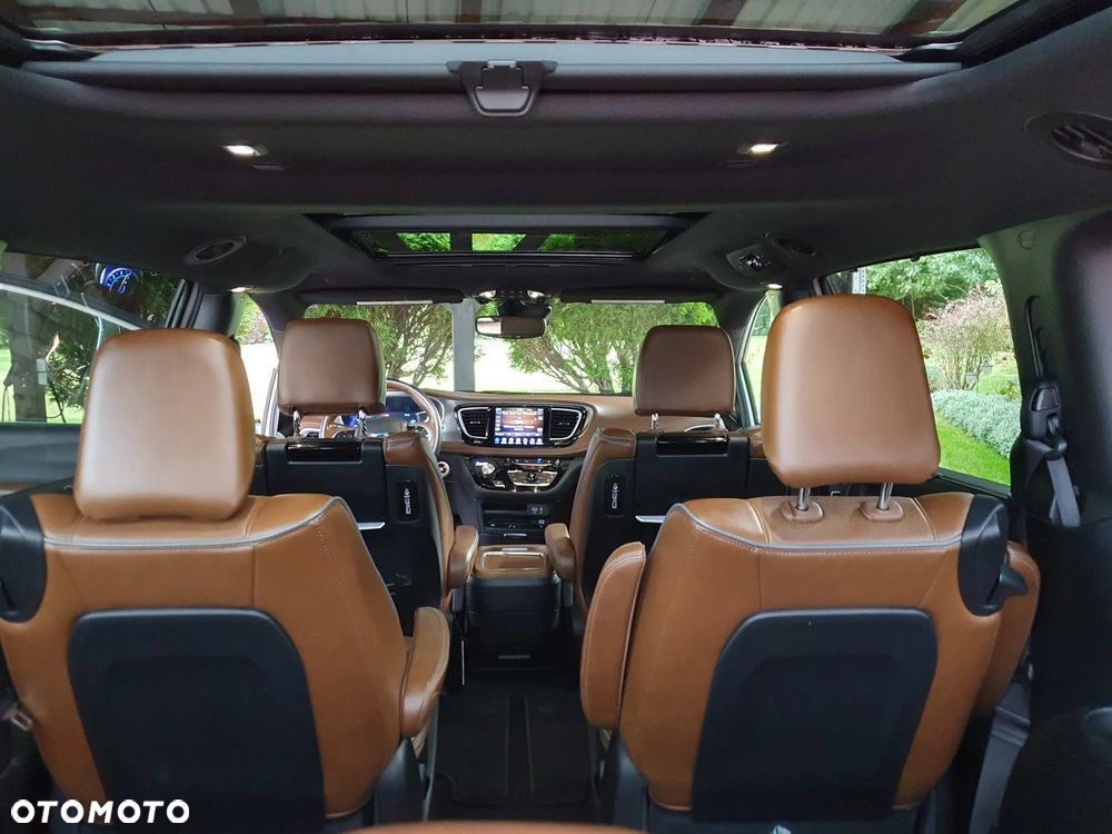 Chrysler Pacifica - 16