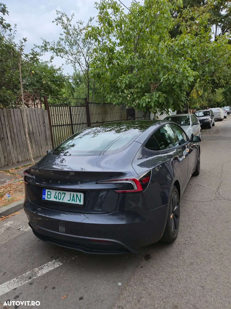 Tesla Model 3 - 4