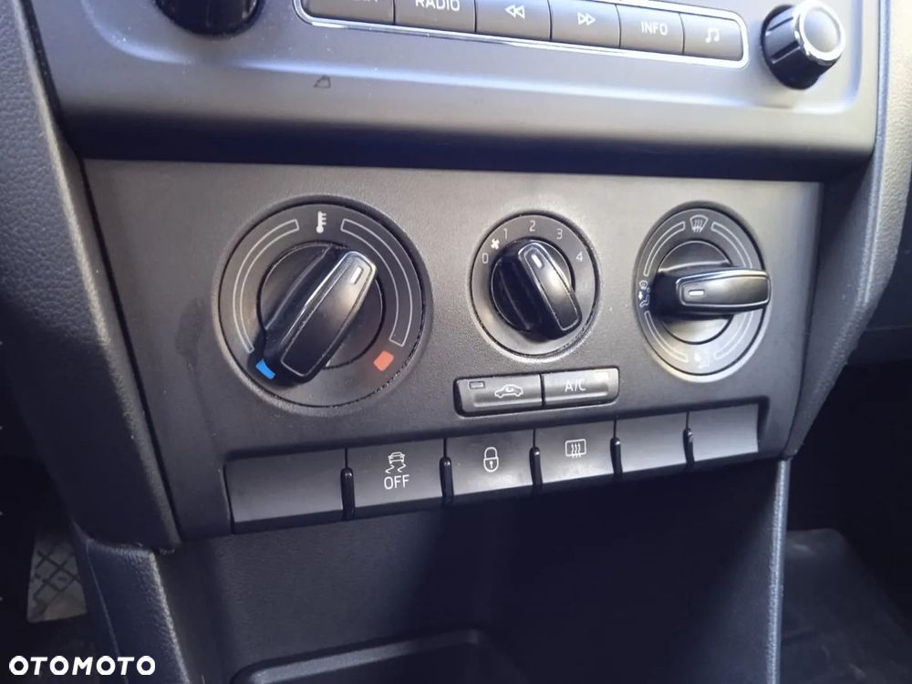 Skoda RAPID Spb 1.2 TSI Ambition - 22